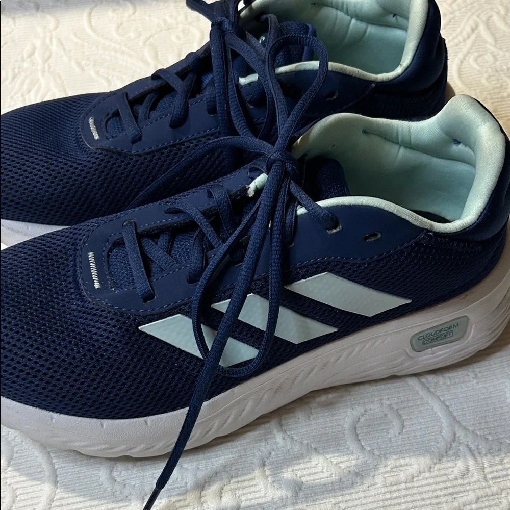 Adidas Cloud Foam Navy and Light Blue Sneakers. Women’s 8.5